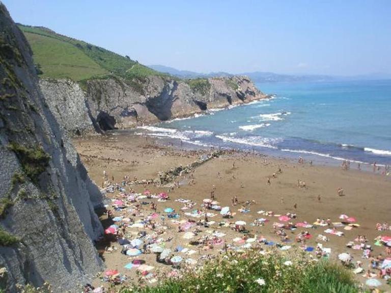 APARTAMENTO DANAE centro ESS00359 - Ferienwohnung Zumaia
