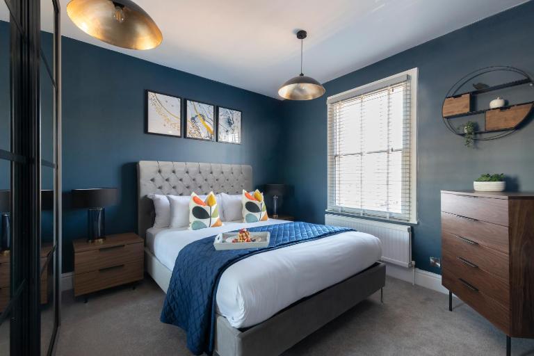 Elliot Oliver - Laverham House - Stunning 6 Bedroom Regency House With Parking - Ferienwohnung Cheltenham