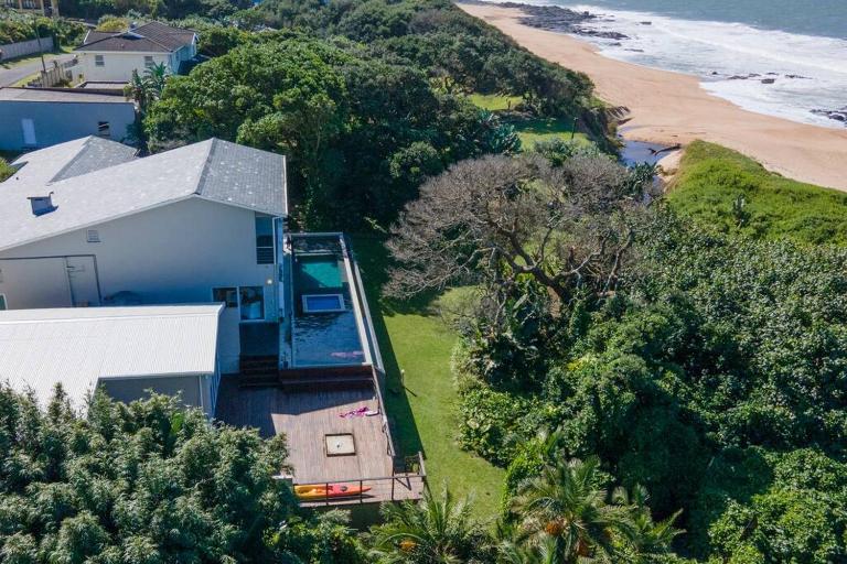 Splash Rock Beachfront Villa - B&B Umtentweni
