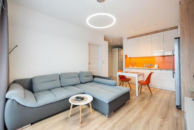 Metro Młynów Vibrant Apartment by BookingHost - Ferienwohnung Warschau