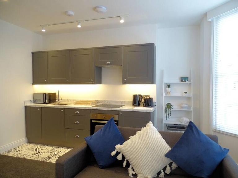 Apt 2 - Queens Court - Bed and Breakfast Scarborough