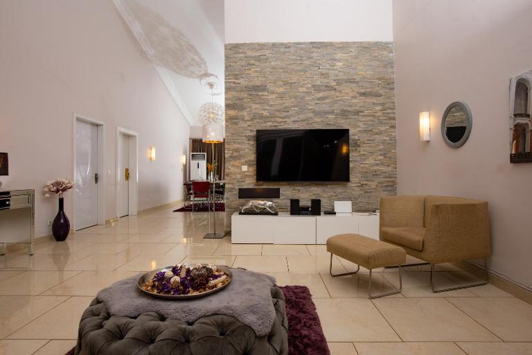 Impeccable 2-Bed House with Hot-Tub -Wi-Fi - Ferienwohnung Kwedonu