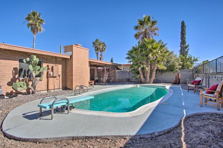 Eastside Home w/ Pool Near Hiking! - B&B Tucson