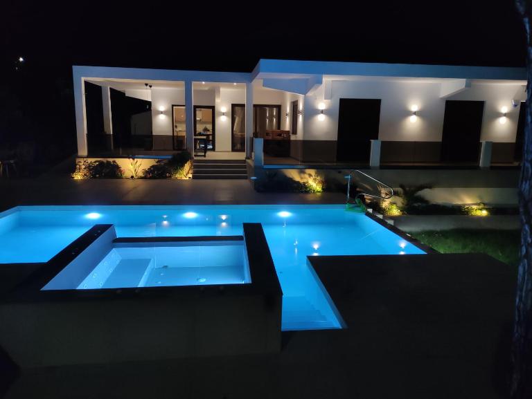 Luxury Villa Anemone with private pool - B&B Pastida