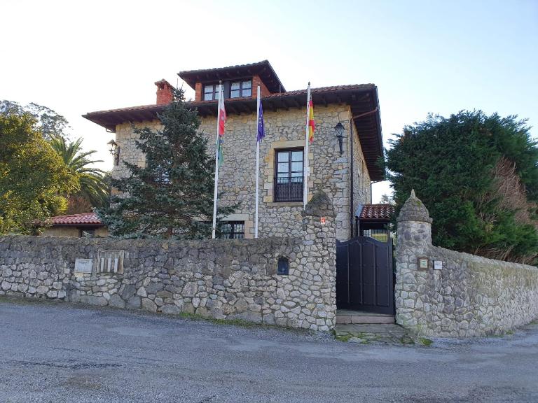 Posada San Tirso - B&B Toñanes
