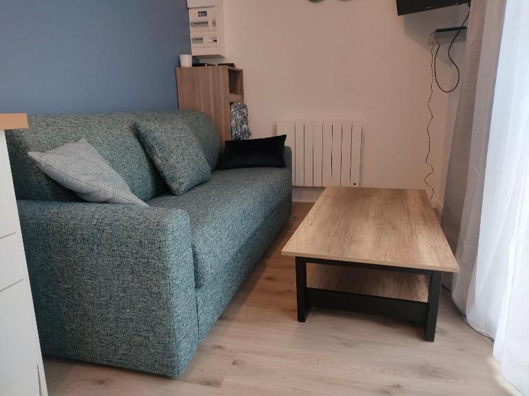 Super studio rez de jardin avec extérieur - B&B Lozanne