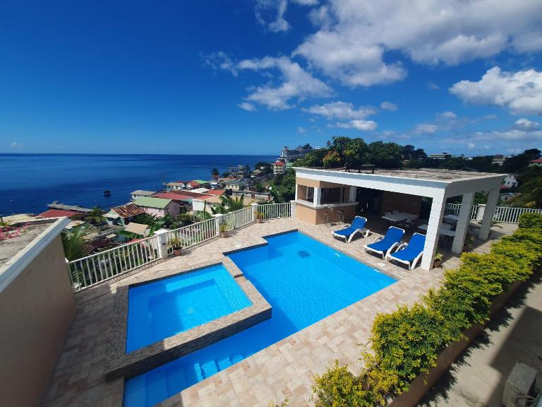 Lovely 2 Bedroom Apartment with shared pool - B&B Roseau