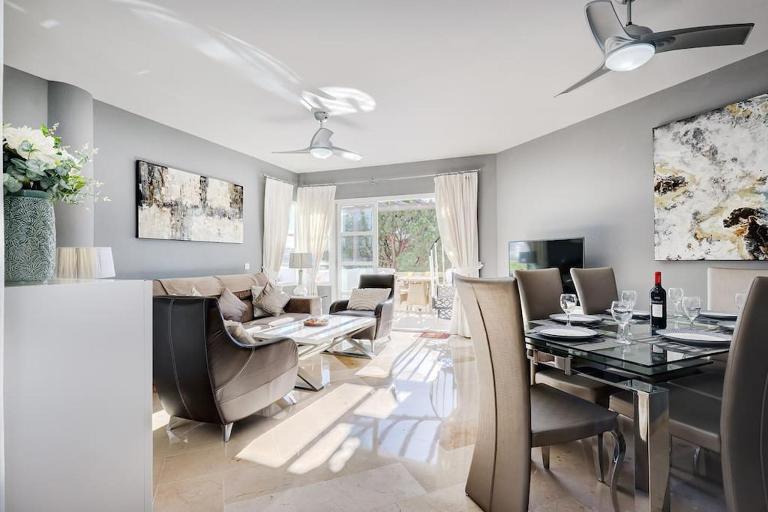 Stylish Penthouse Duplex at Matchroom Country Club - Bed and Breakfast Santa Fe de los Boliches