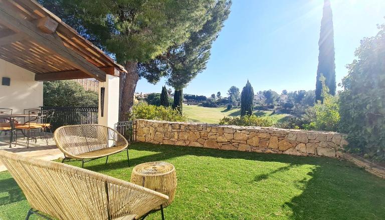 SUPERBE VILLA-DOMAINE AVEC GOLF PISCINE ET TENNIS - B&B Saint-Cyr-sur-Mer