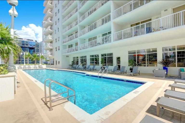 Iconic Sunset Views with Pool, Hot tub, GYM, and Parking - Ferienwohnung Miami