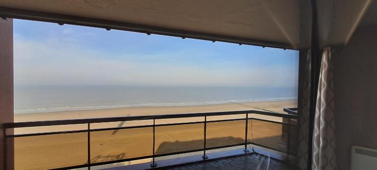 Large beachstudio seaview Blankenberge near Brugge - Ferienwohnung Blankenberge