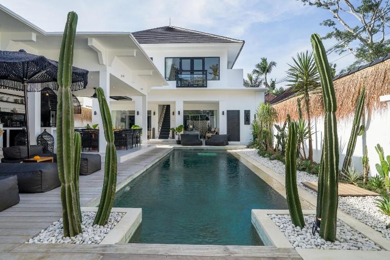 Villa Laut - 4BR Luxury Villa within Walking Distance to Seseh Beach - Ferienwohnung Canggu