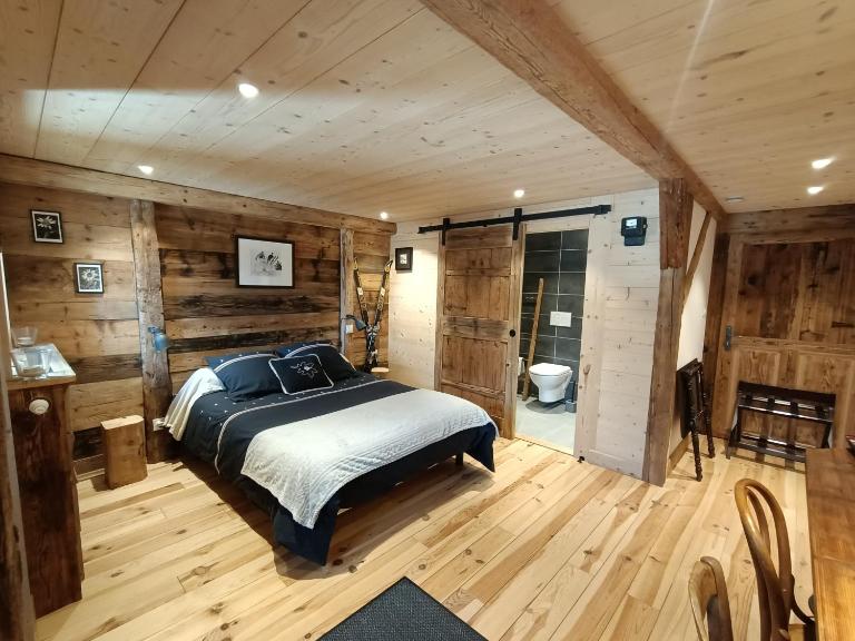 Atelier des Sapins Blancs (chambre double) - Bed and Breakfast Vacheresse