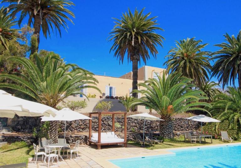 Historic 1000 m2 Estate , Heated Pool , Sea View - Chambres d'hôtes Tijoco de Abajo