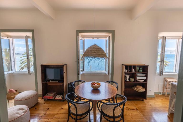 Monte Estoril Train Station - Seaside Apartment - B&B Estoril