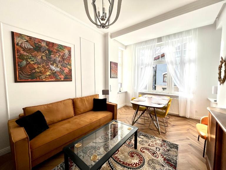 Agapella Apartamenty- Apartament Fiszera 350m from the beach, free parking - B&B Sopot
