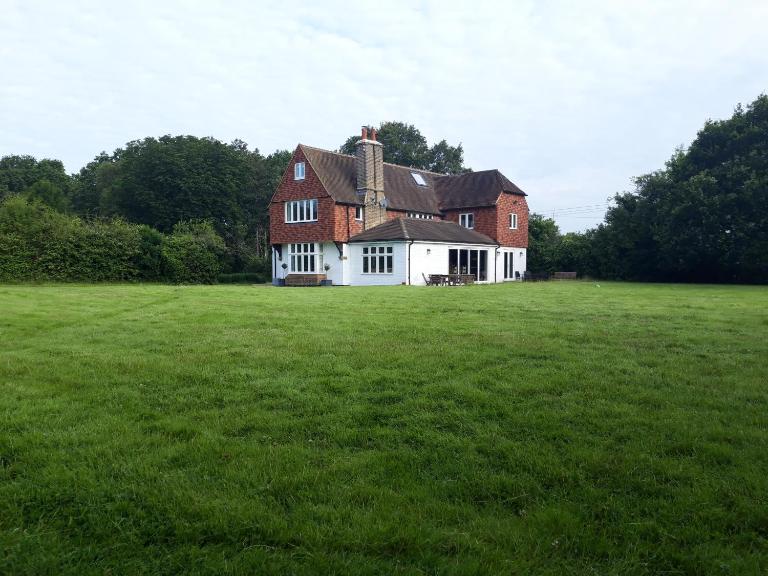 Luxury 7 Bed Family Home 3 Acre Plot Secluded Yet Near City - Chambres d'hôtes Normandy