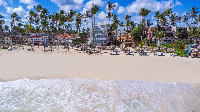 Prime Ocean View Punta Cana Apartments - 3-Bedroom Getaway with Private Terrace on Bávaro Beach - B&B Punta Cana
