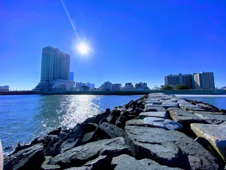 3 bedroom Atlantic City House Steps from Boardwalk, beach, shopping , nightlife. - B&B Atlantic City