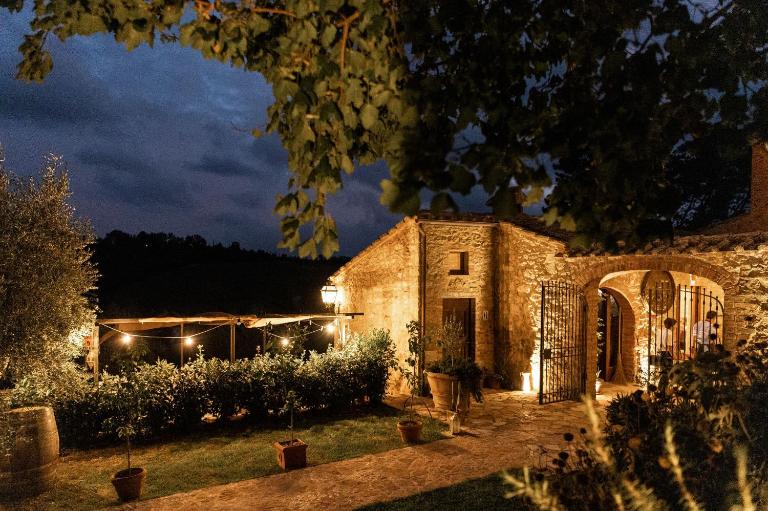 Agriturismo Podere La Paolina - Residenza di Charme - B&B Montefollonico
