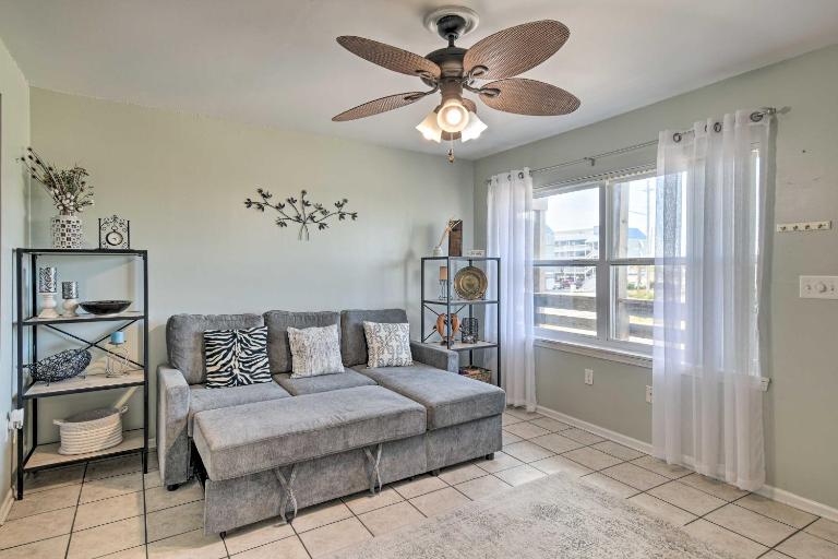 Gulf Shores Condo w/ Pool & Grill: Walk to Beach! - Ferienwohnung Gulf Shores
