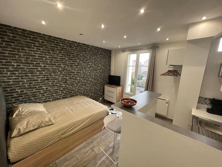 Quiet & bright studio 15min away from Paris - B&B Bondy