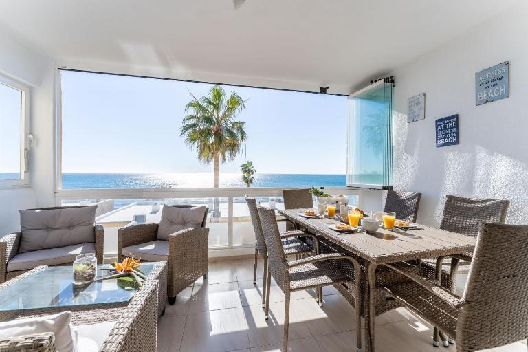 Dona Lola Patricia - Spacious 3 bedroom top floor apartment with uninterrupted sea views - Only a few meters to Calahonda beach - Costa del Sol - CS188 - B&B Mijas