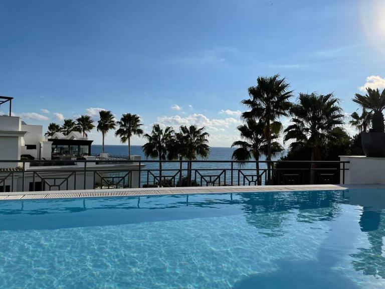 Luxurious and light 3 bedroom penthouse - B&B Estepona