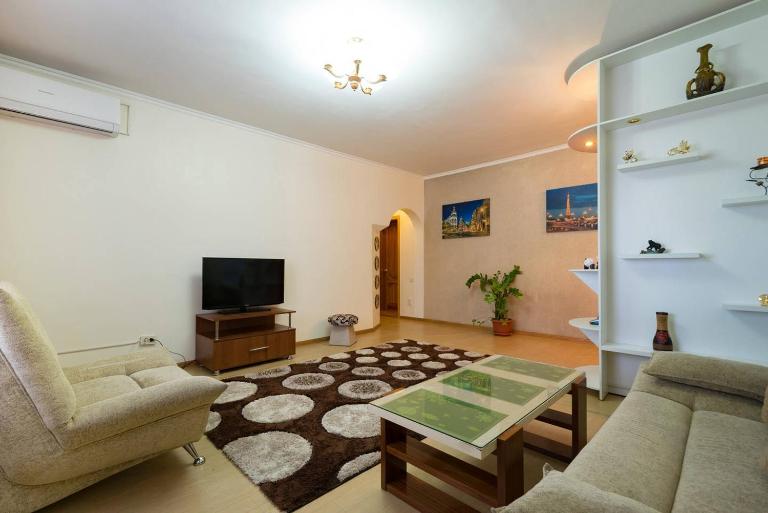 Nadezhda Apartments in Samal, mountain-view - Ferienwohnung Almaty