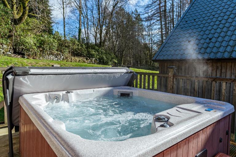 Lord Galloway 33 with Hot Tub - Bed and Breakfast Newton Stewart