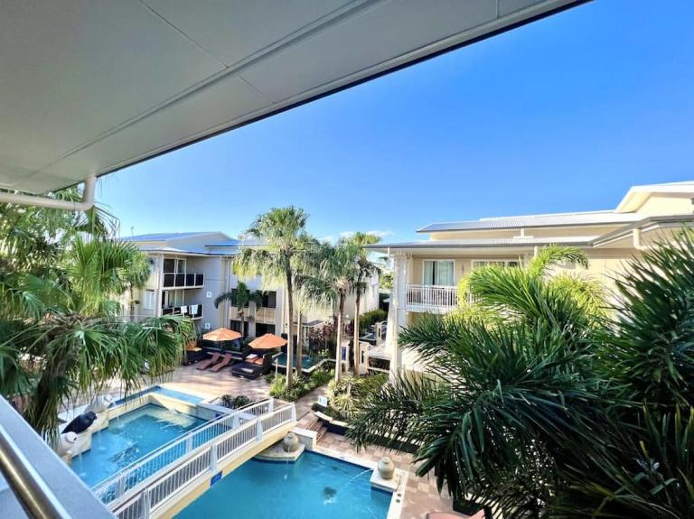231 Lovely North Facing 2 Bedroom metres to Main Beach - B&B Noosa Heads
