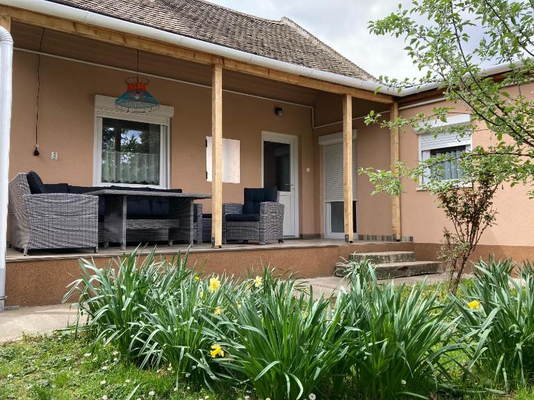 Vörösmarty Apartman - Ferienwohnung Dombóvár