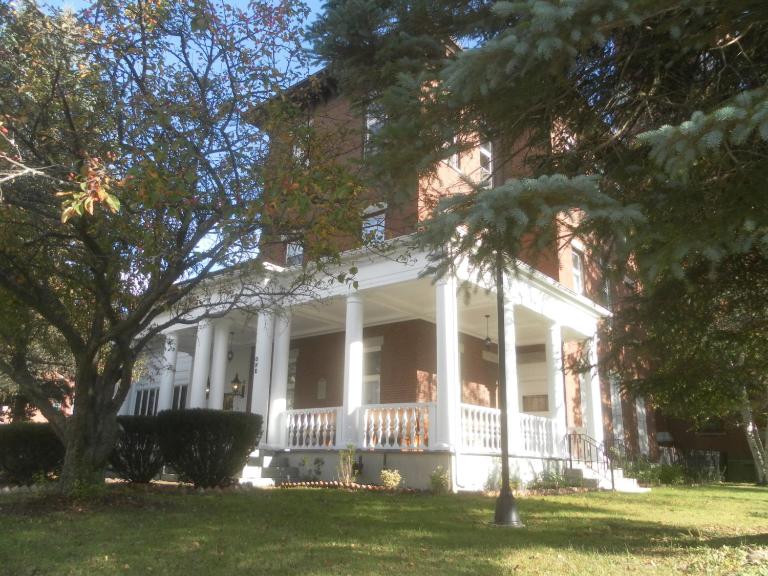 Inn at the Agora - Bed and Breakfast Lewiston