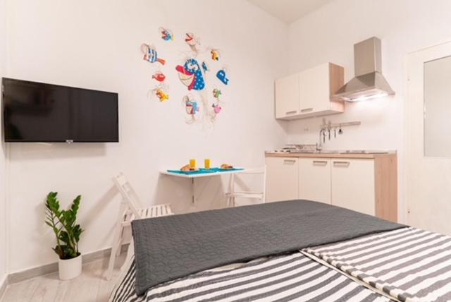Fish4Wish Cozy Studio - Old Town Rovinj, Walk to Beach - Bed and Breakfast Rovinj