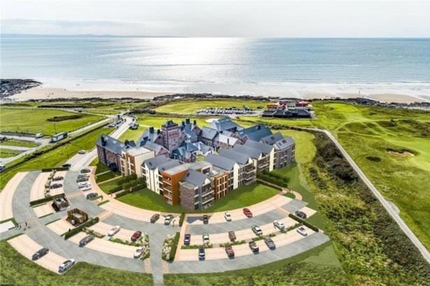 Stunning Sea View Two Bed Two Bathroom Apartment - Chambres d'hôtes Porthcawl