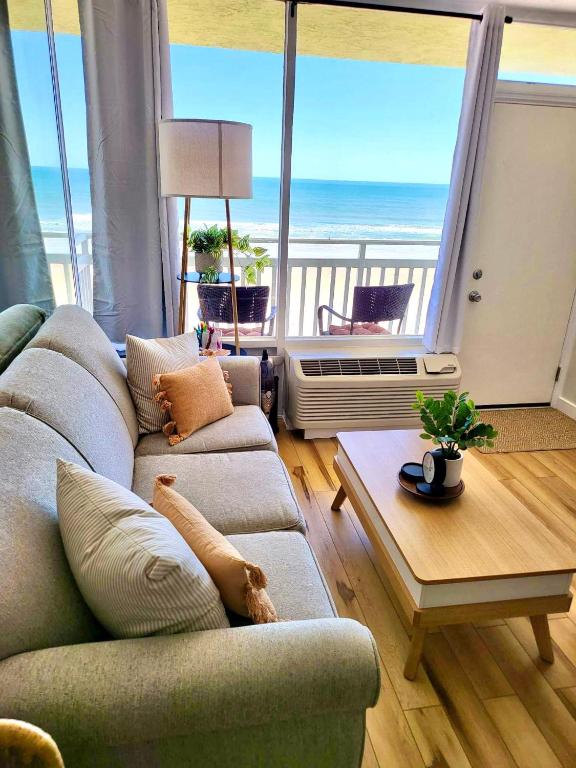Beach Blessing - Oceanfront at Symphony Beach Club - B&B Ormond Beach