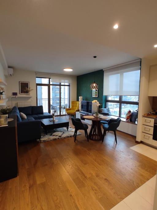 2-Bedroom Oasis in the heart of the Waterfront - B&B Semeteš