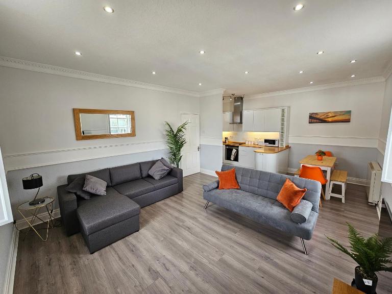 Lakeview Apartment, central location, Sea and Lake view, free parking & WiFi - B&B Southport