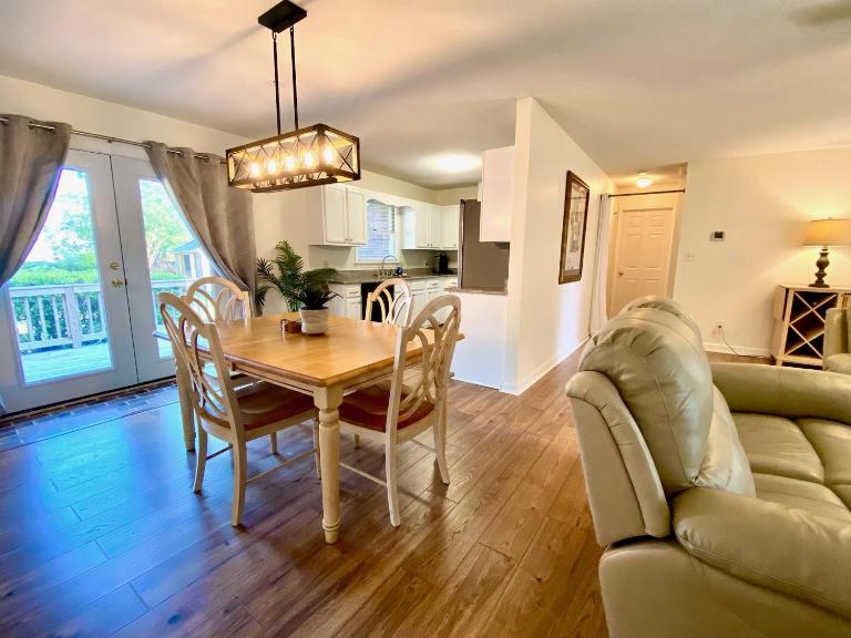 Cozy three bedroom house with fireplace - B&B Wilmington