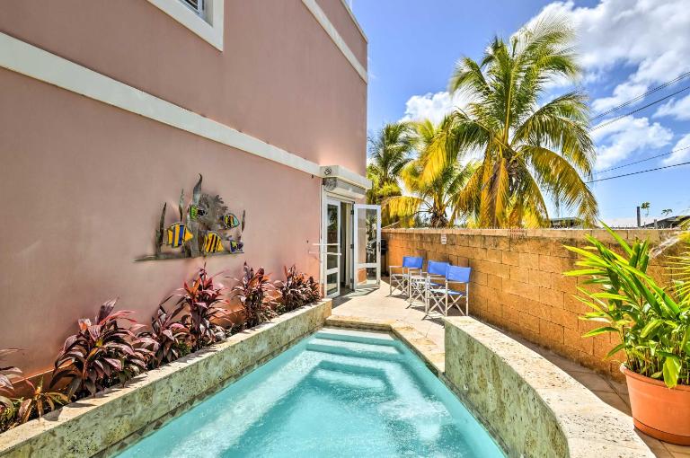 Ocean-View Oasis w/ Pool: Walk to Seven Seas Beach - Bed and Breakfast Fajardo