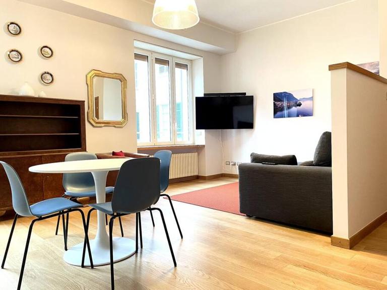 Modern Condo in Como Historic Center - Bed and Breakfast Como