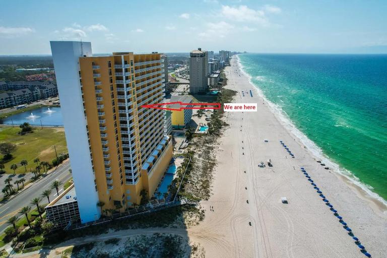 Emerald Chic BeachFront 2 bdr apt 4 beach seats and a cannope on us - Ferienwohnung Panama City Beach