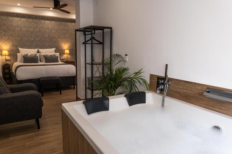 Mina50 by 7Escalones - B&B Rota