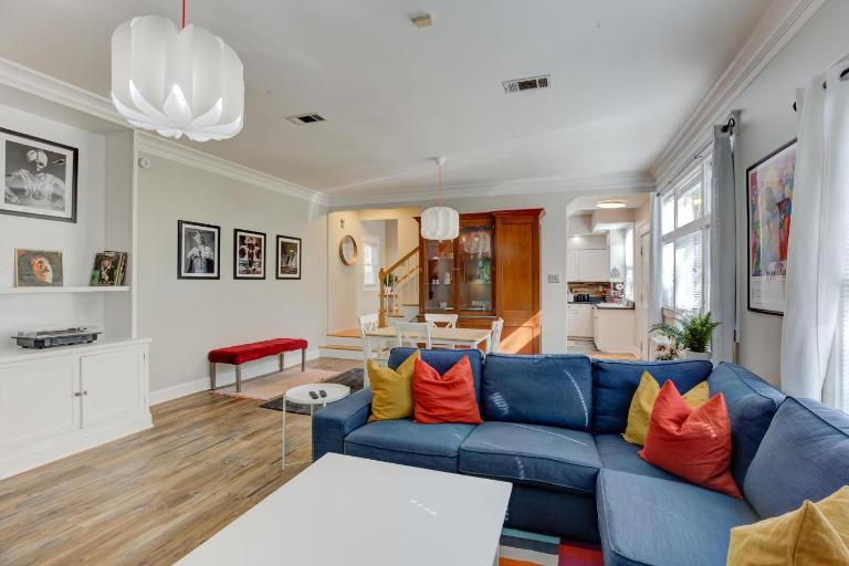 Hip and Spacious Midtown Cottage near Beale Street - Bed and Breakfast Memphis