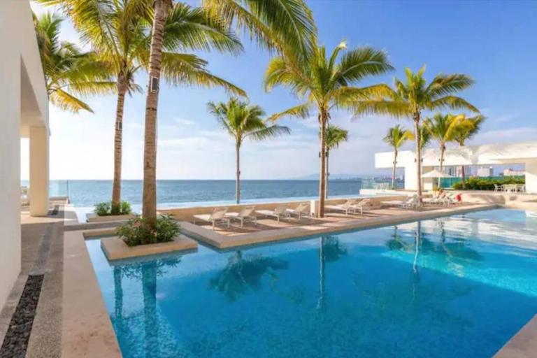 Beachfront & free daily breakfast & 600MB 7010 Wifi by Moikkarentals - B&B Puerto Vallarta