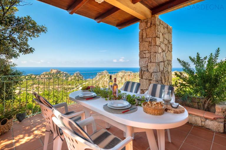 Costa Paradiso villa con piscina indipendente e vista mare per 6 persone - Ferienwohnung Costa Paradiso