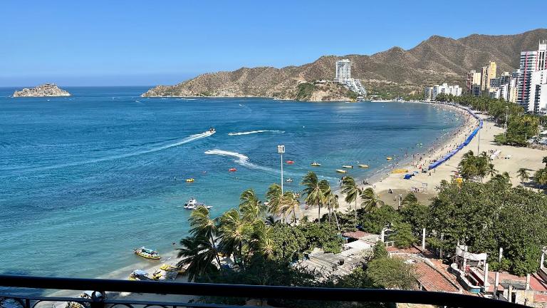 Edificio El Peñón del Rodadero Santa Marta - B&B Santa Marta