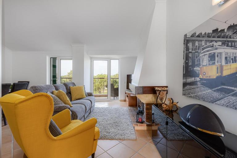 VILASOL - "Captain's Retreat" for 4 with AC facing the gardens & Pool - B&B Quarteira
