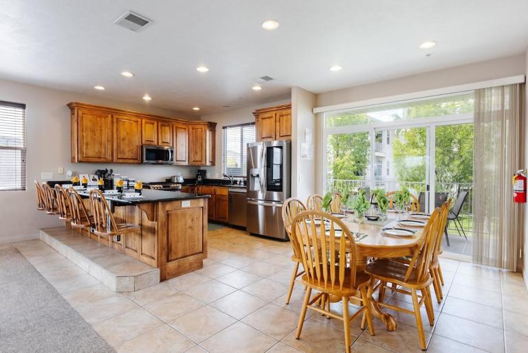 Las Palmas 1805 Shared Pool and Hot Tub, Great Clubhouse Amenities - B&B St. George