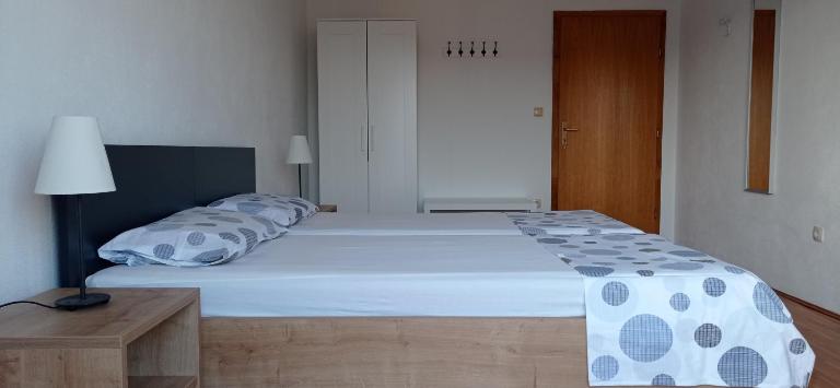 Studio apartment with balcony - B&B Trogir